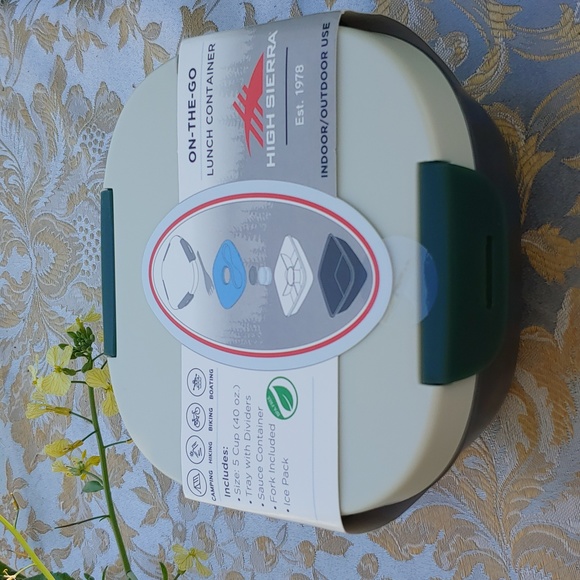 High Sierra Lunch Box w/ Divider, Fork, Ice Pack, & Sauce Container - Picture 1 of 5